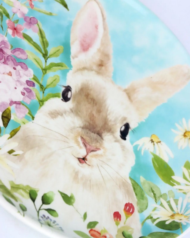 Piatto in ceramica azzurra con coniglio pasquale, perfetto come decoro o regalo di Pasqua